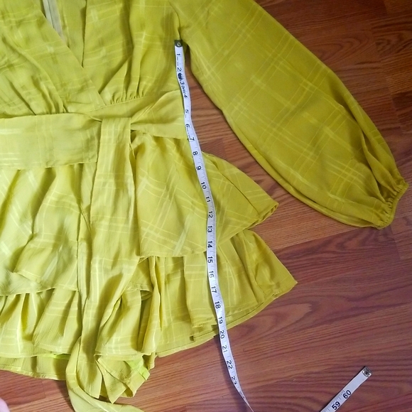 FASHION NOVA yellow/green bell sleeve romper - Picture 2 of 8
